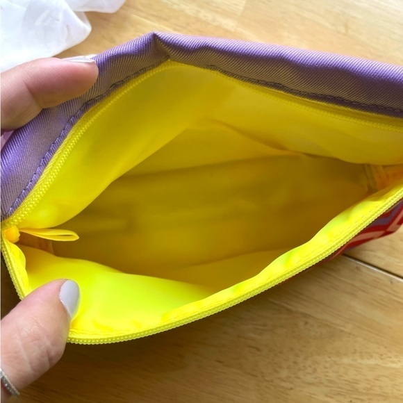 Brand New Clinique Toiletry/Makeup Bag - Picture 3 of 13